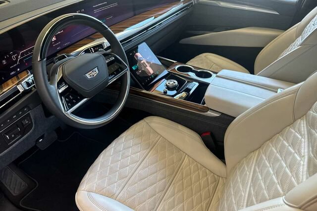 Certified 2026 Cadillac Escalade Platinum Sport AWD/4WD image 10