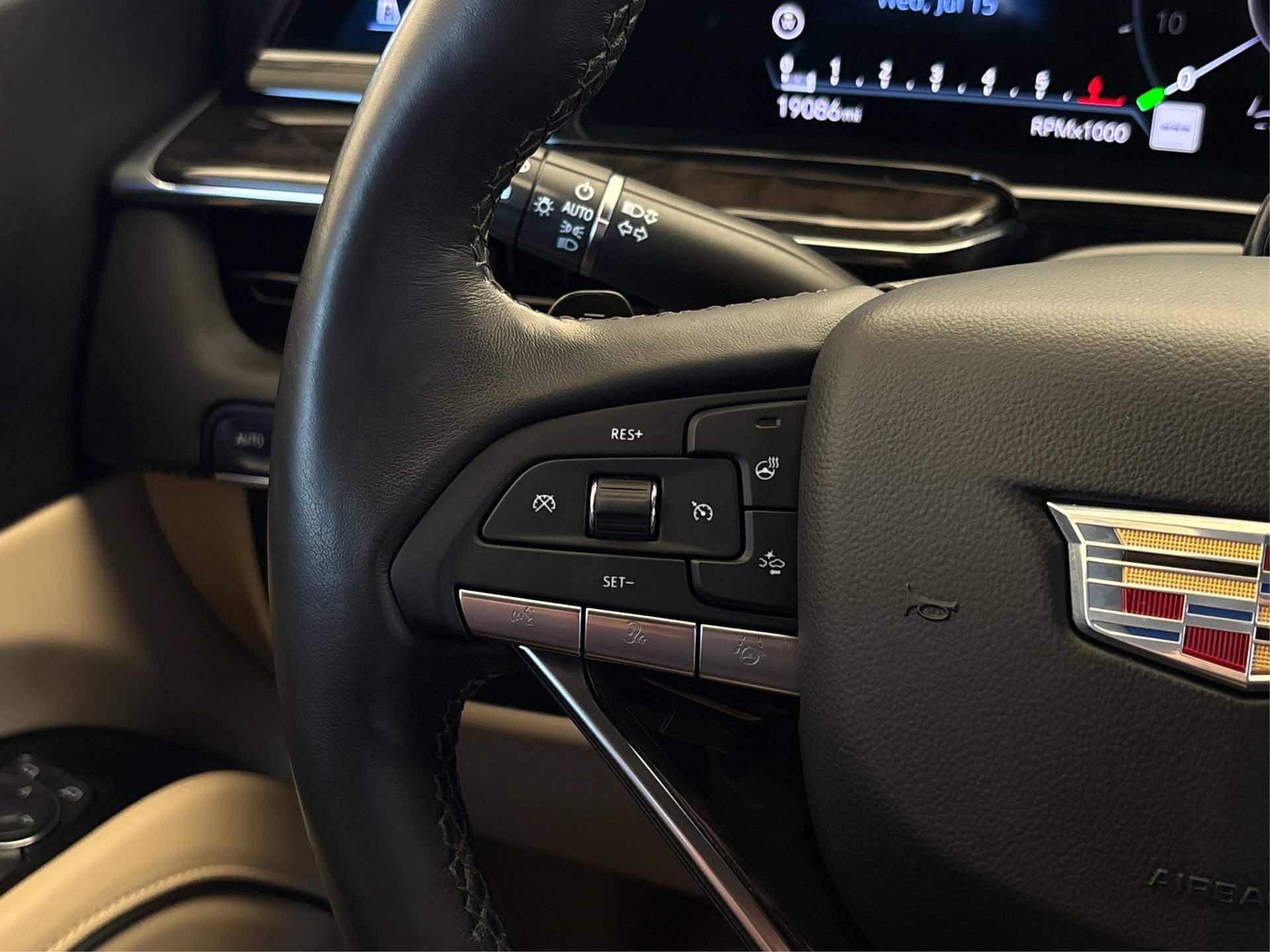 Certified 2024 Cadillac Escalade Premium Luxury AWD/4WD image 28