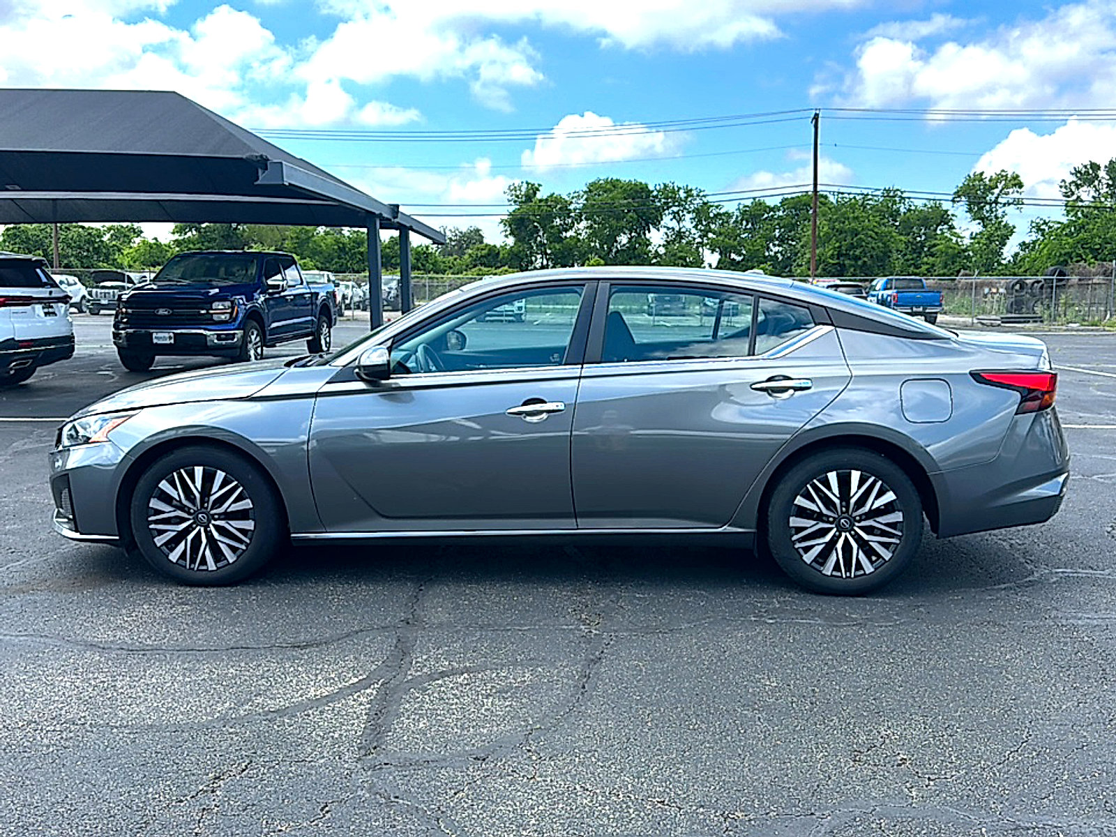 Used 2023 Nissan Altima 2.5 SV image 5