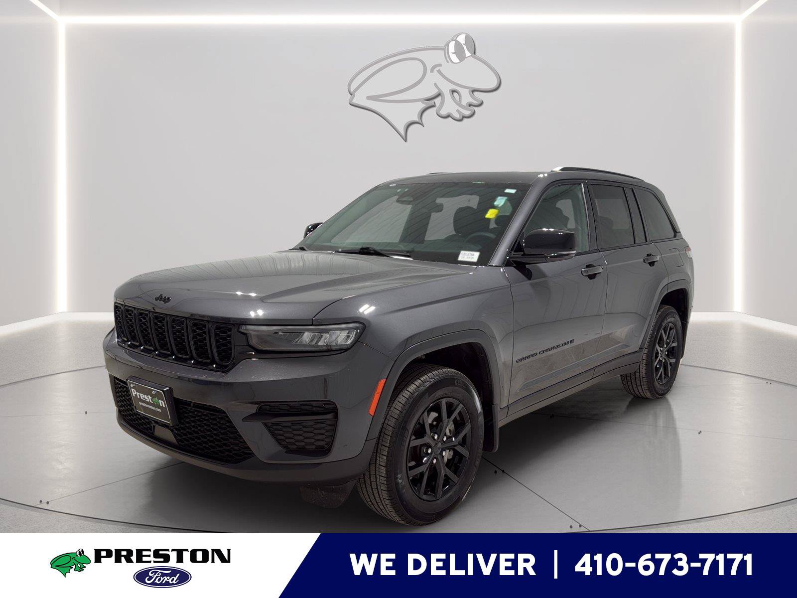 Used 2025 Jeep Grand Cherokee Altitude w/ Trailer Tow Package AWD/4WD image 1