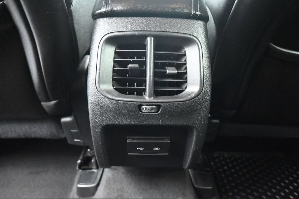 Used 2019 Jeep Cherokee Latitude Plus w/ Cold Weather Group AWD/4WD image 35