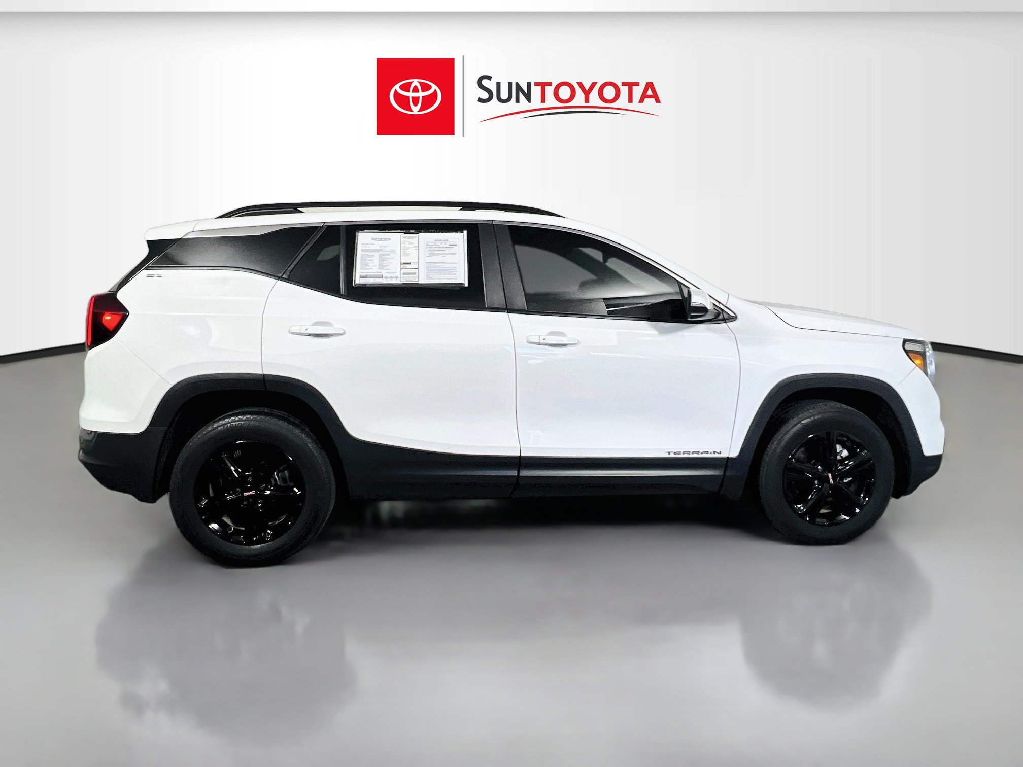 Used 2023 GMC Terrain SLE w/ Driver Convenience Package AWD/4WD image 2
