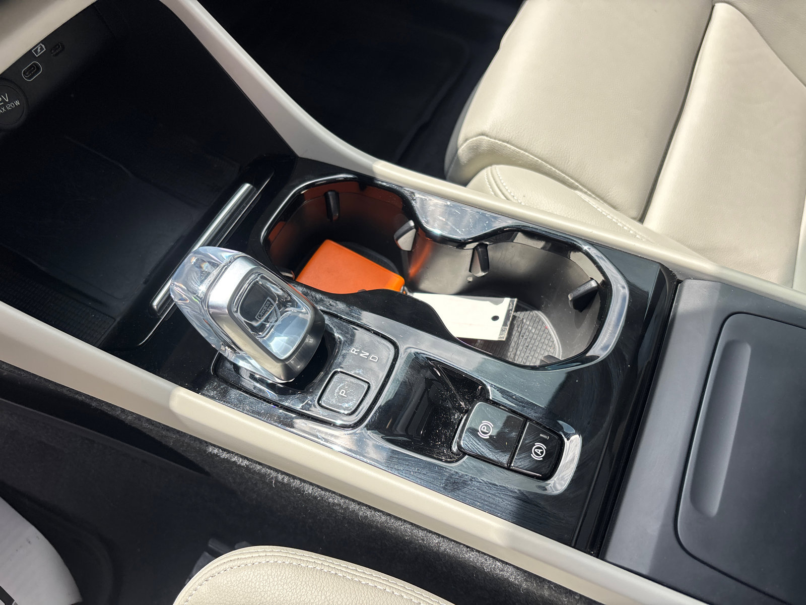 Used 2024 Volvo XC40 B5 Plus w/ Climate Package AWD/4WD image 22