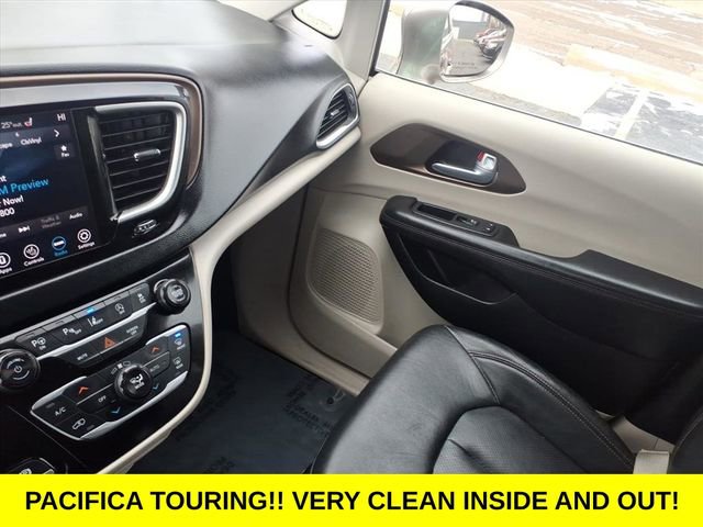 Used 2018 Chrysler Pacifica Touring-L w/ Advanced Safetytec Group image 23