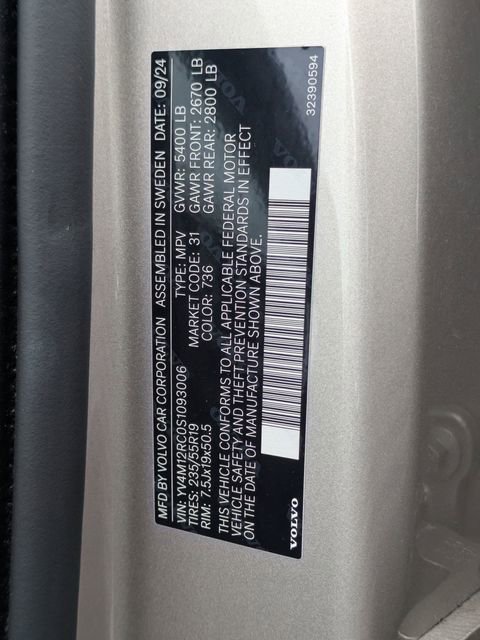 Used 2025 Volvo XC60 B5 Plus image 41