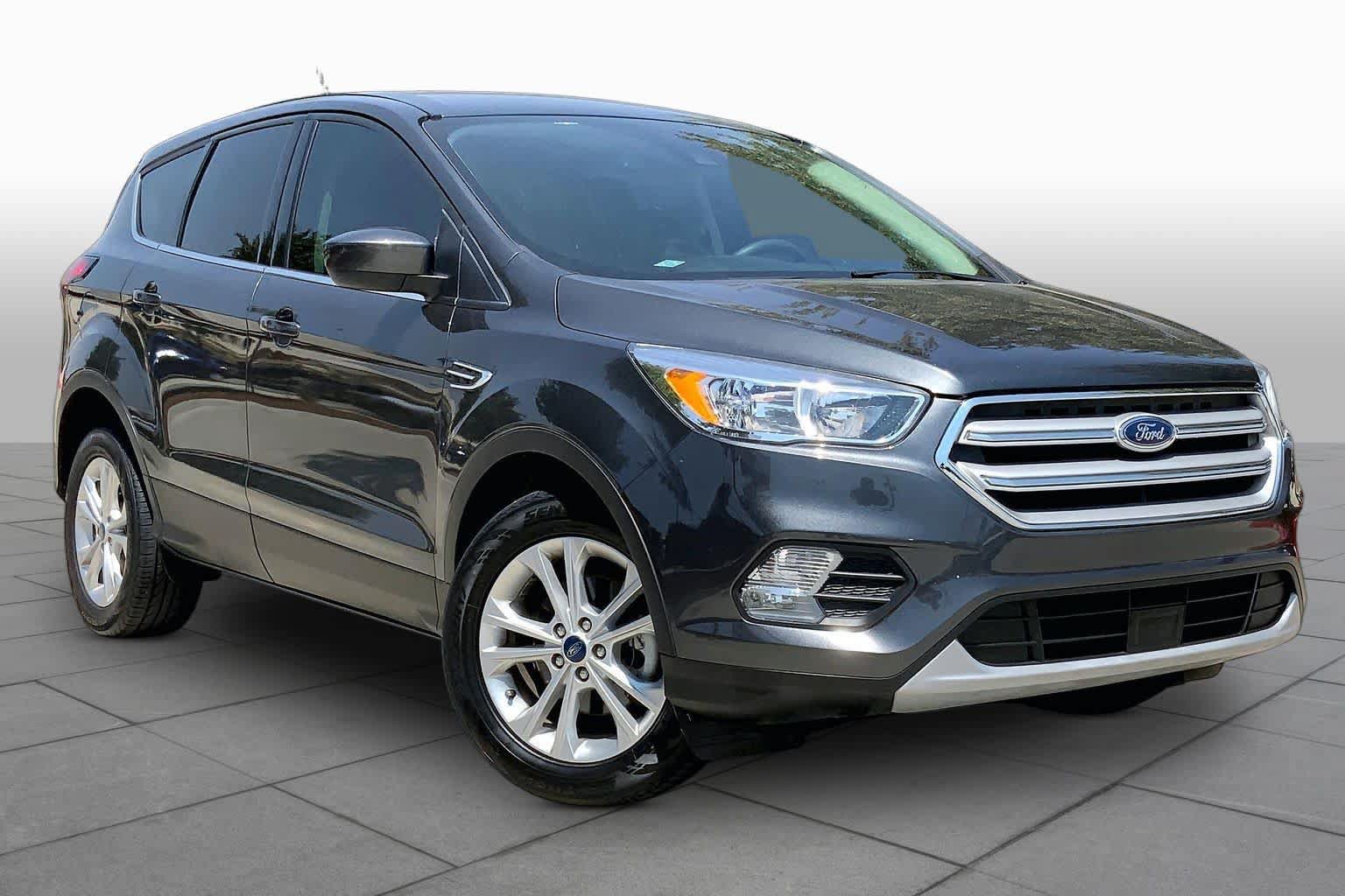 Used 2019 Ford Escape SE FWD image 3