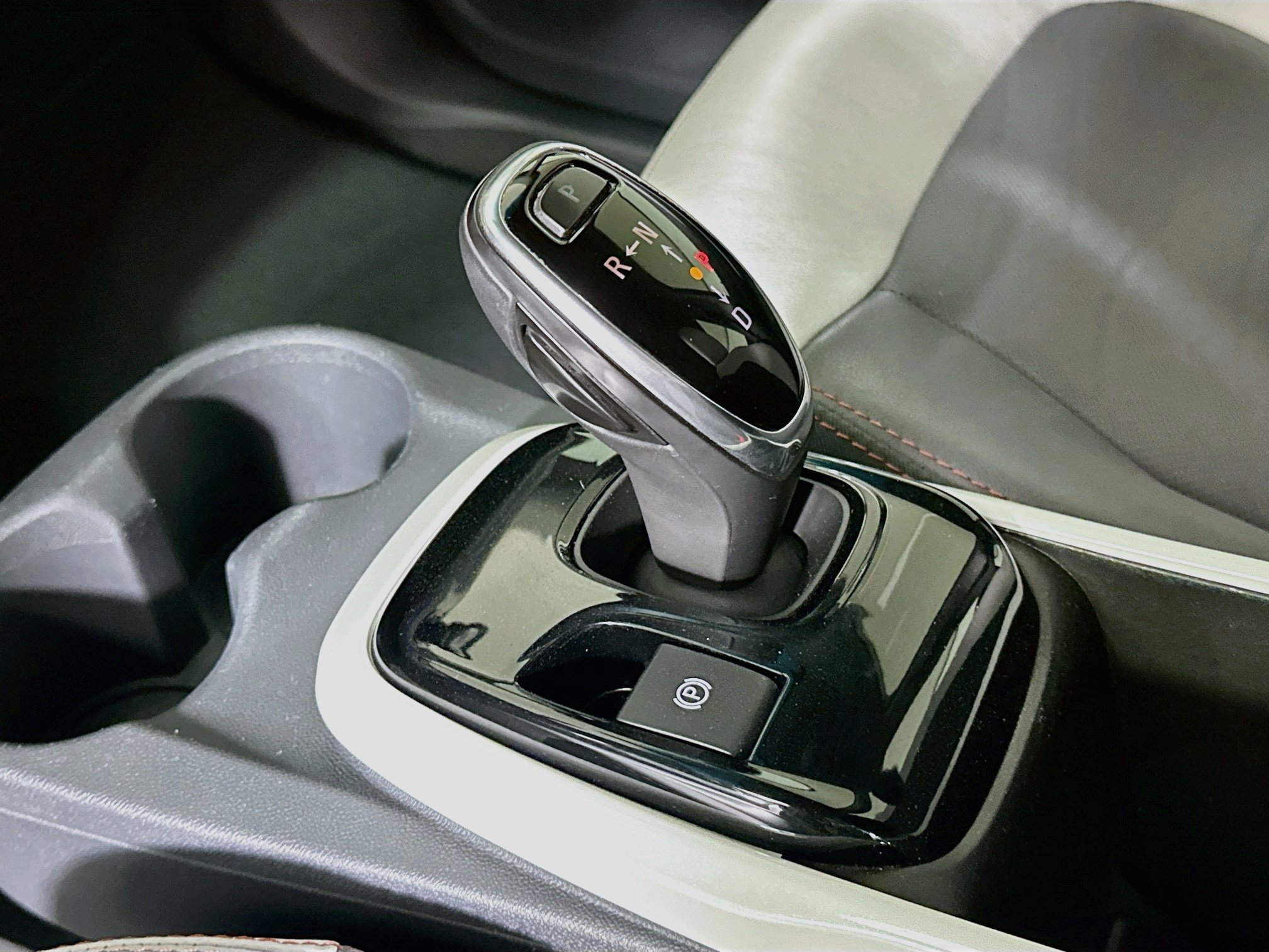 Used 2017 Chevrolet Bolt Premier FWD image 24