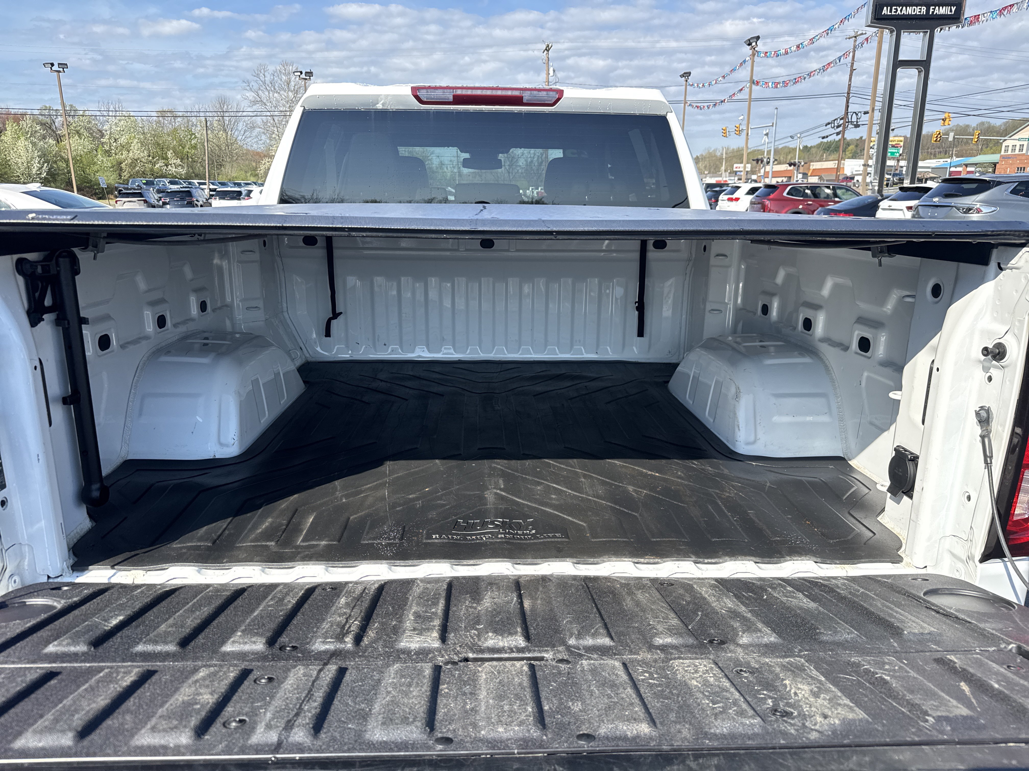 Used 2023 GMC Sierra 1500 SLT w/ SLT Premium Package AWD/4WD image 5