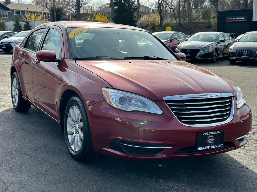 Used 2011 Chrysler 200 Touring FWD image 4