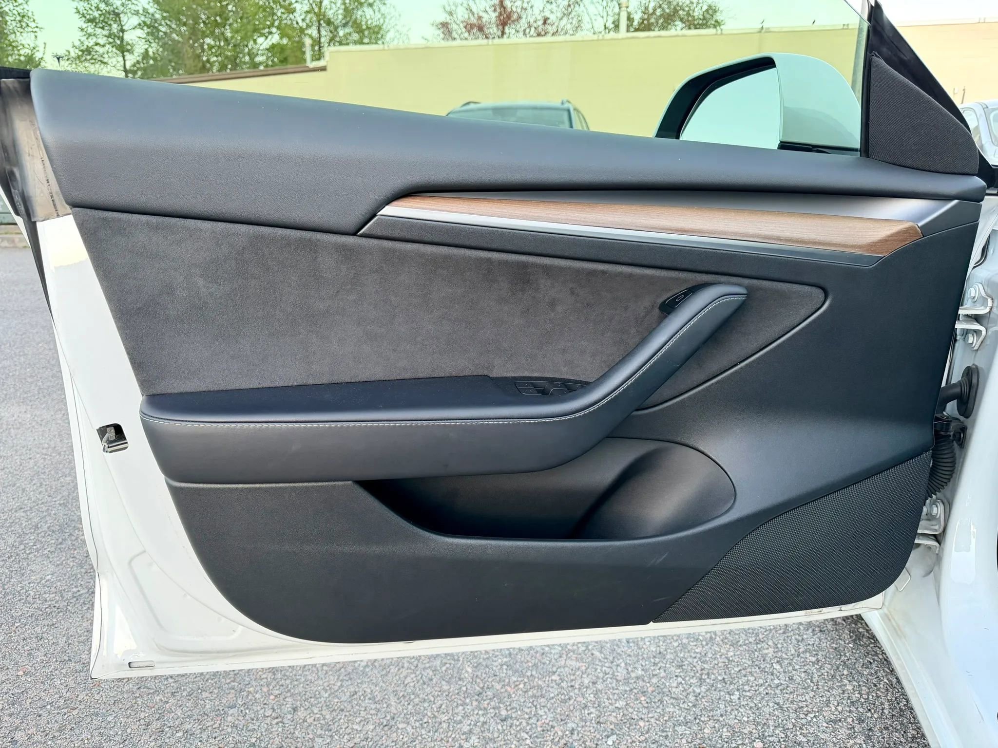 Used 2023 Tesla Model 3 Standard Range image 32