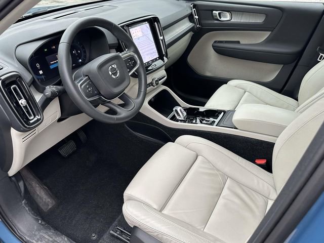Used 2023 Volvo XC40 B5 Plus w/ Driver Assist Package image 2
