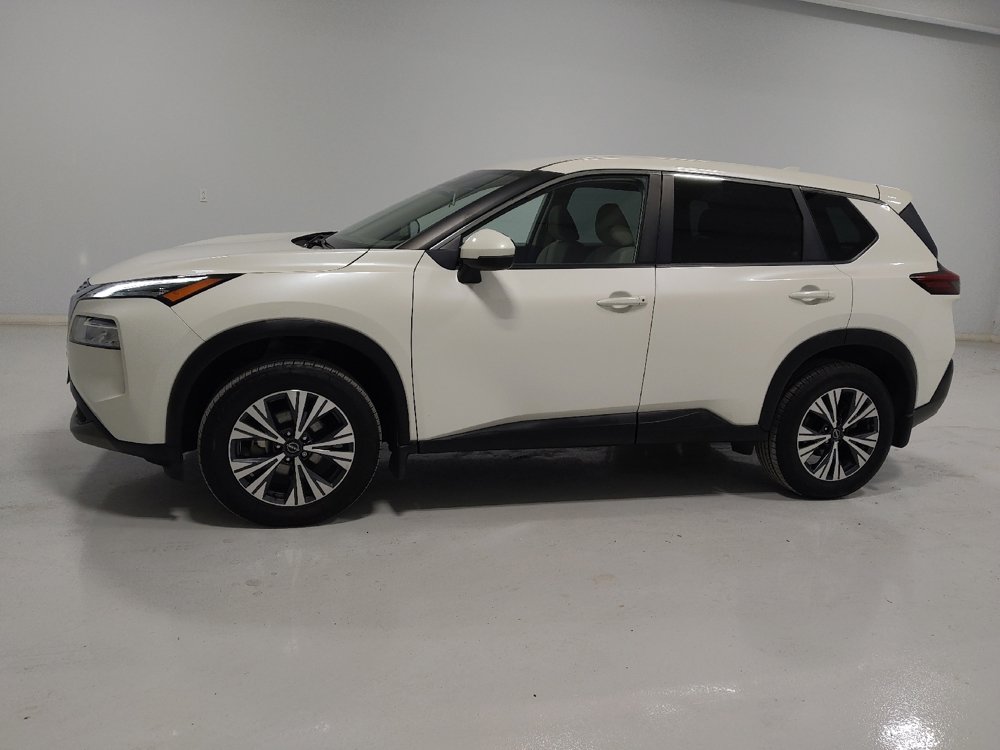 Used 2023 Nissan Rogue SV image 2