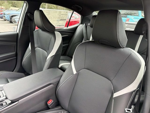 New 2026 Toyota Camry Hybrid FWD image 11