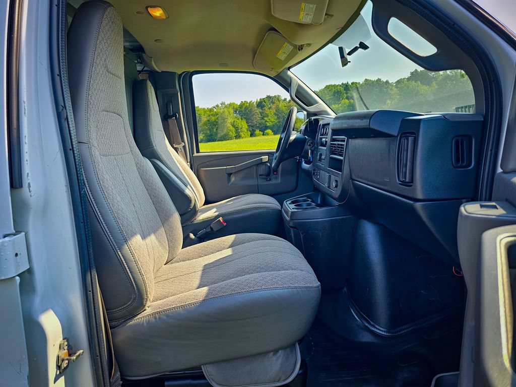 Used 2017 GMC Savana 2500 RWD image 26