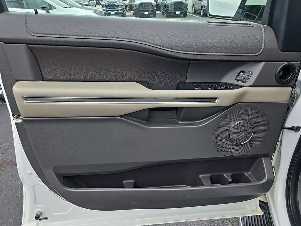 Used 2020 Ford Expedition XLT w/ Equipment Group 202A AWD/4WD image 7