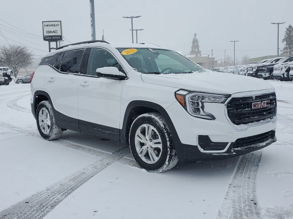 Used 2022 GMC Terrain SLE w/ Driver Convenience Package image 2