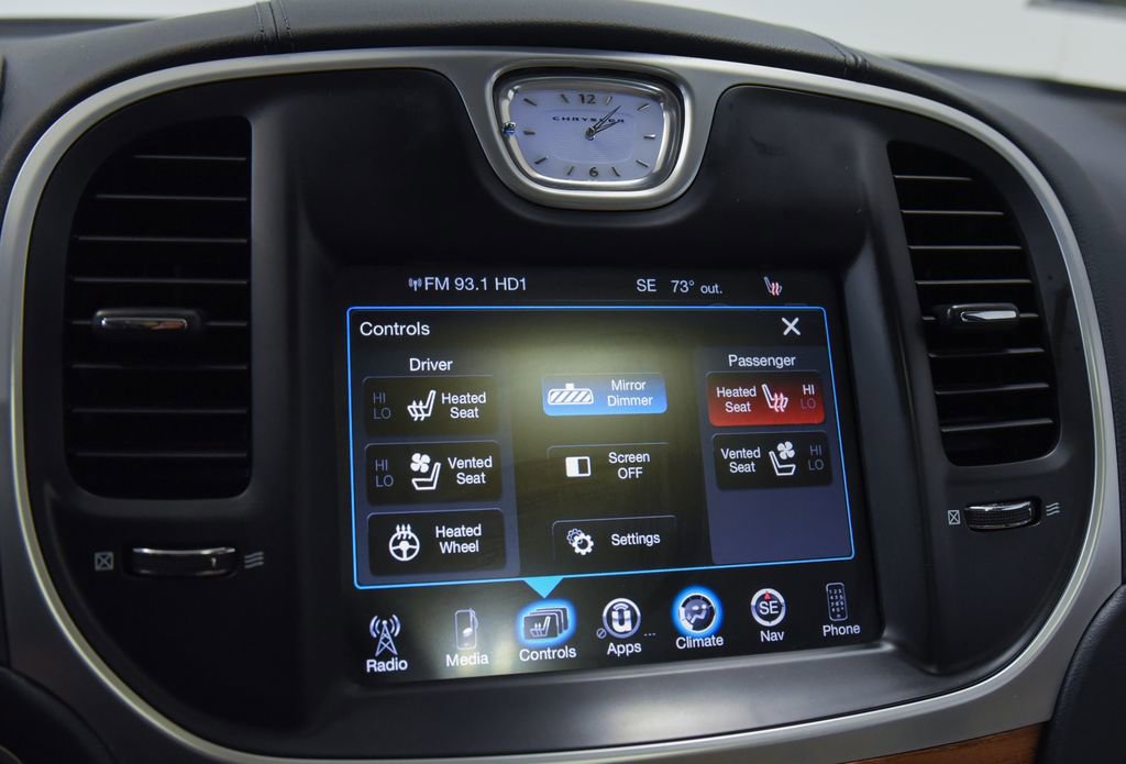 Used 2015 Chrysler 300 C Platinum w/ Harman/Kardon Audio Group AWD/4WD image 25