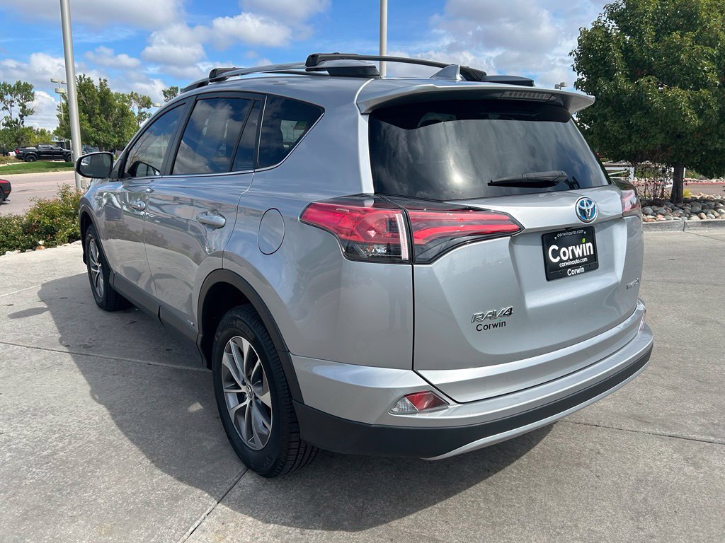 Used 2018 Toyota RAV4 LE AWD/4WD image 5