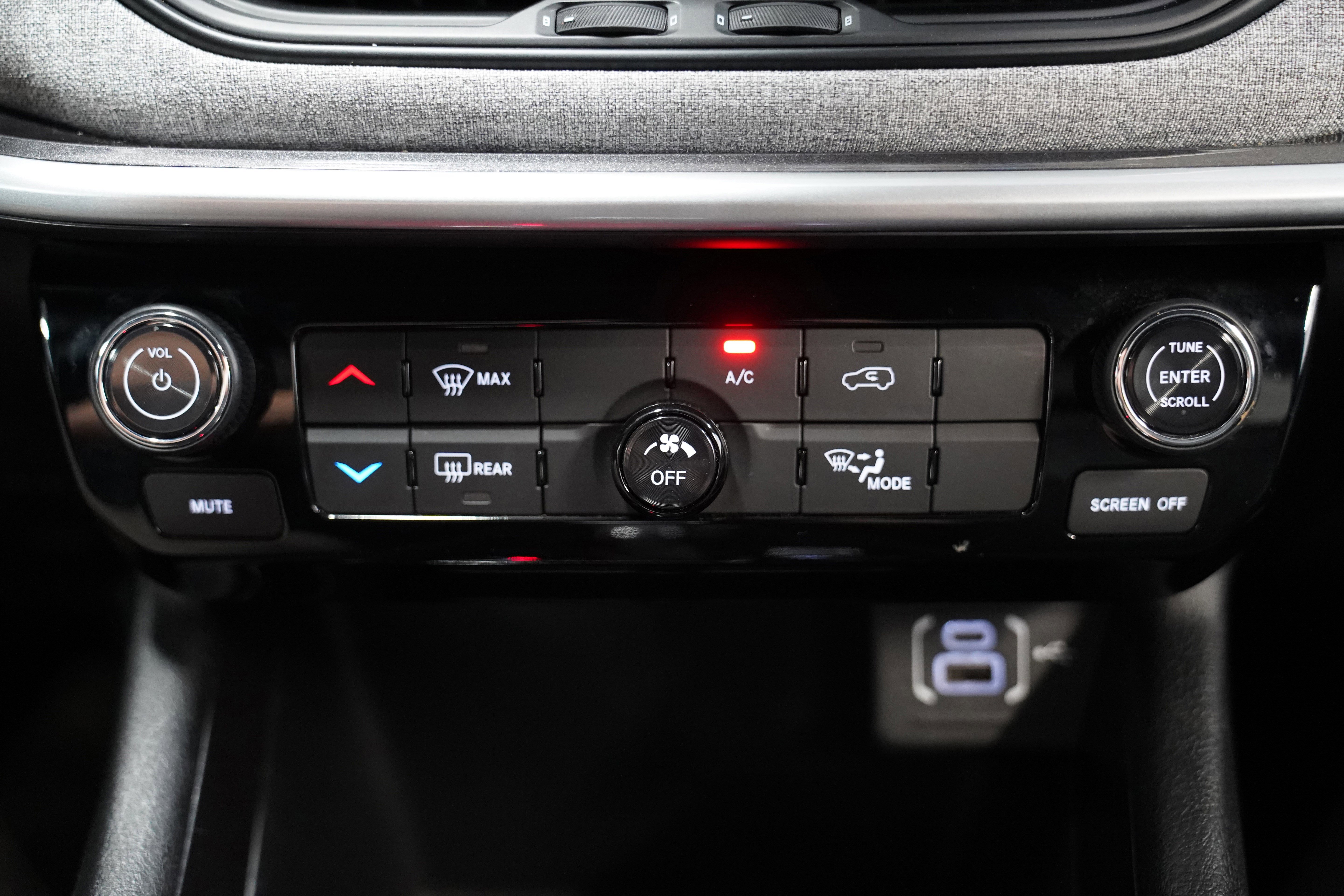 Certified 2024 Jeep Compass Latitude w/ Altitude Special Edition image 27