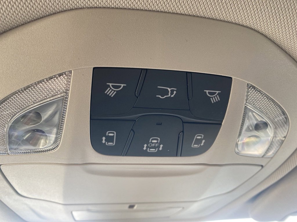 Used 2024 Chrysler Pacifica Touring-L image 20