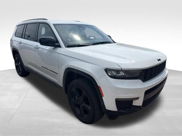Used 2025 Jeep Grand Cherokee L Limited w/ Black Appearance Package AWD/4WD image 4