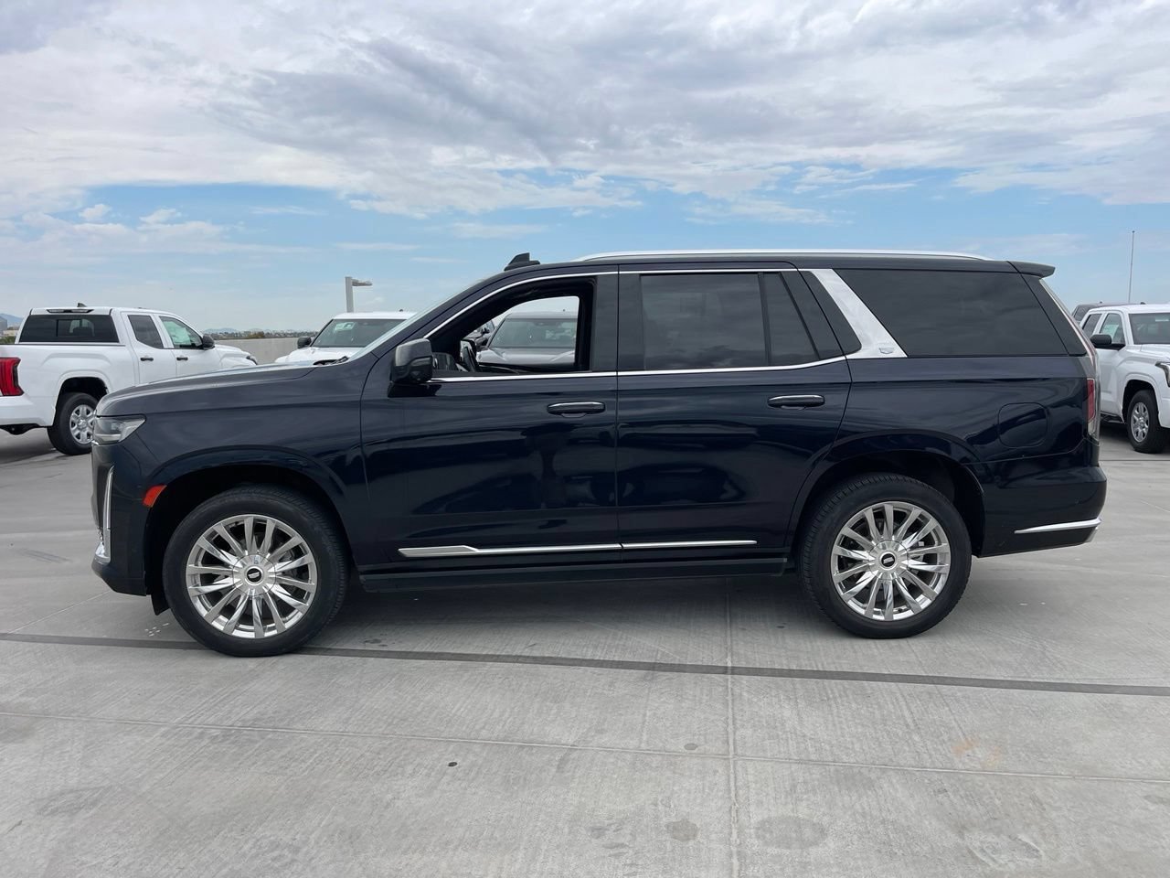 Used 2024 Cadillac Escalade Premium Luxury w/ Performance Package AWD/4WD image 5