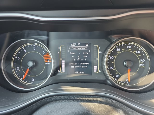 Used 2020 Jeep Cherokee Latitude Plus AWD/4WD image 22