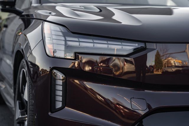 New 2025 Volvo EX90 Ultra w/ Protection Package Premier image 11