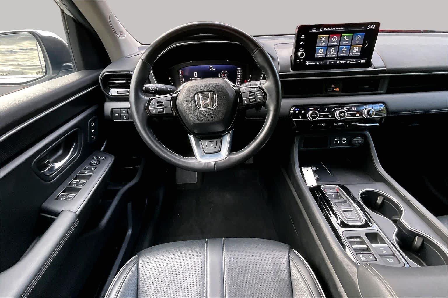 Used 2025 Honda Pilot Elite image 6