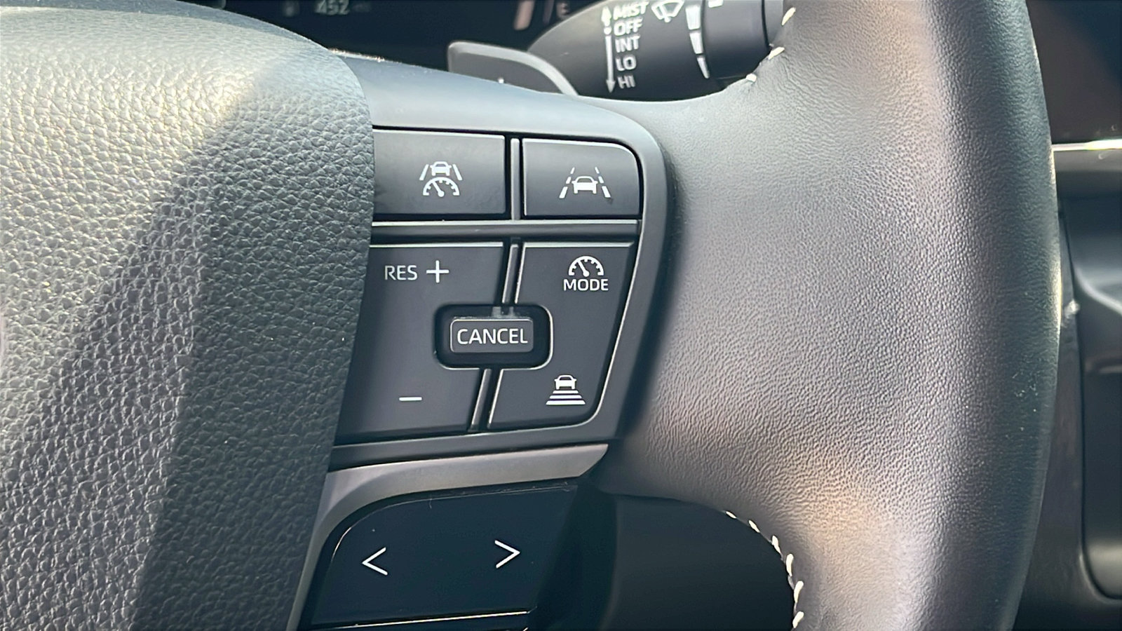 Used 2025 Toyota Camry SE w/ Convenience Package FWD image 18