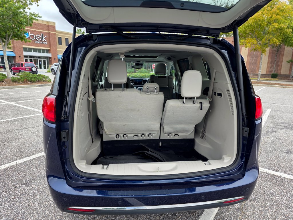 Used 2017 Chrysler Pacifica Limited FWD image 33