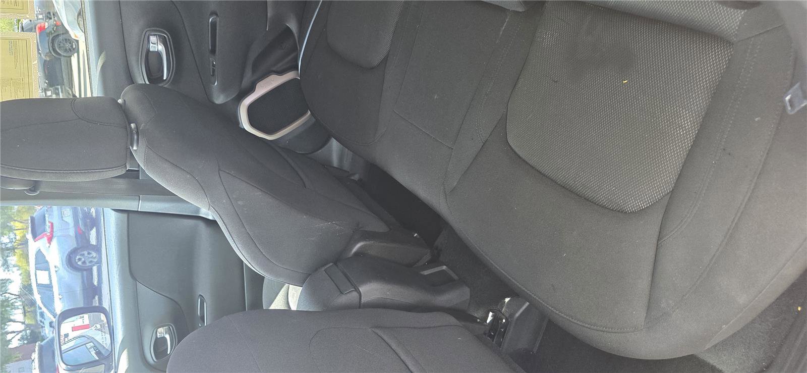 Used 2016 Jeep Renegade Latitude FWD image 13