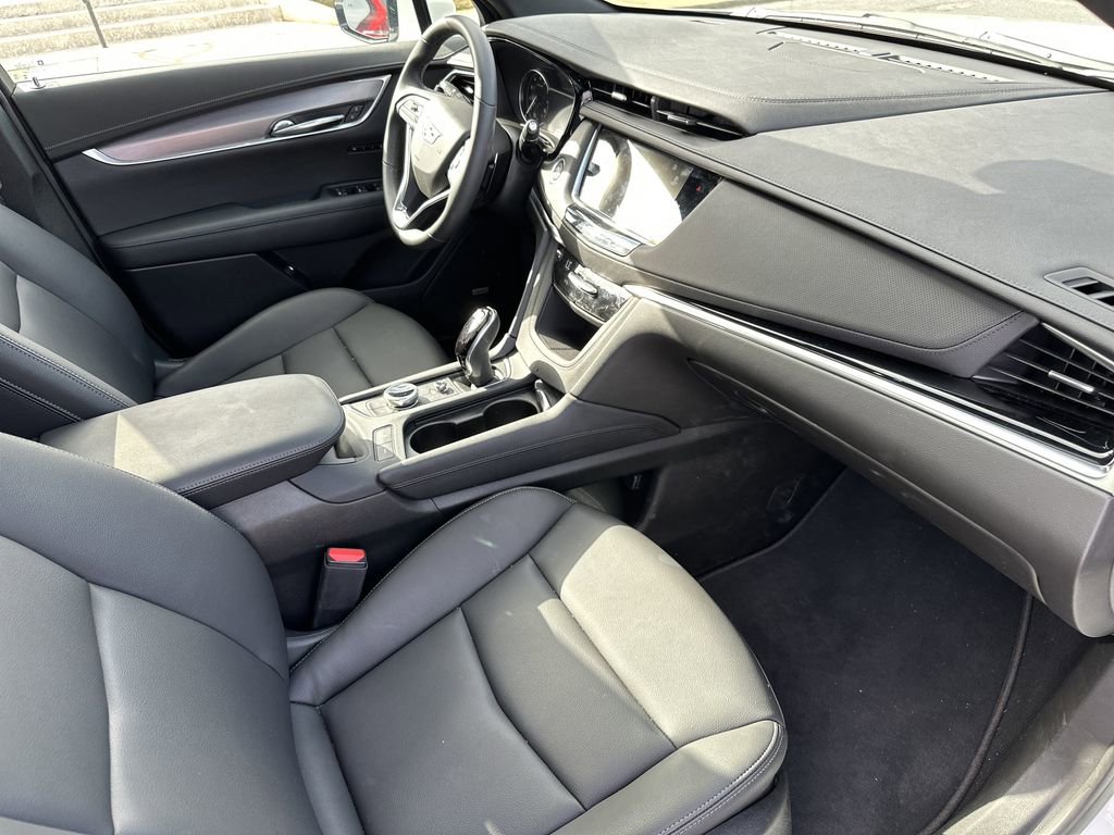 New 2025 Cadillac XT6 Luxury FWD image 39