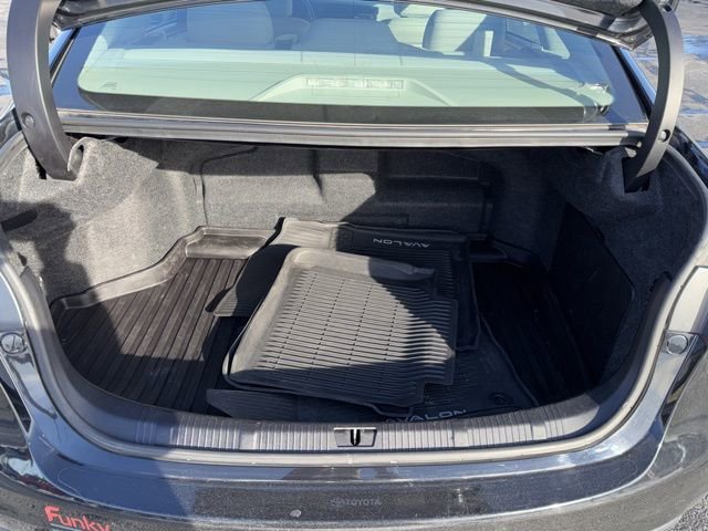 Used 2018 Toyota Avalon XLE Premium w/ All Weather Liner Package image 8