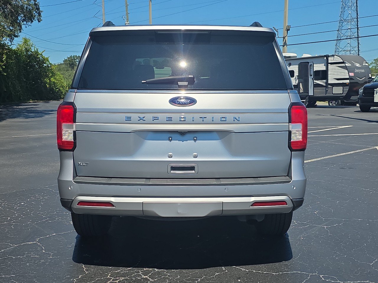 Used 2024 Ford Expedition XLT AWD/4WD image 12