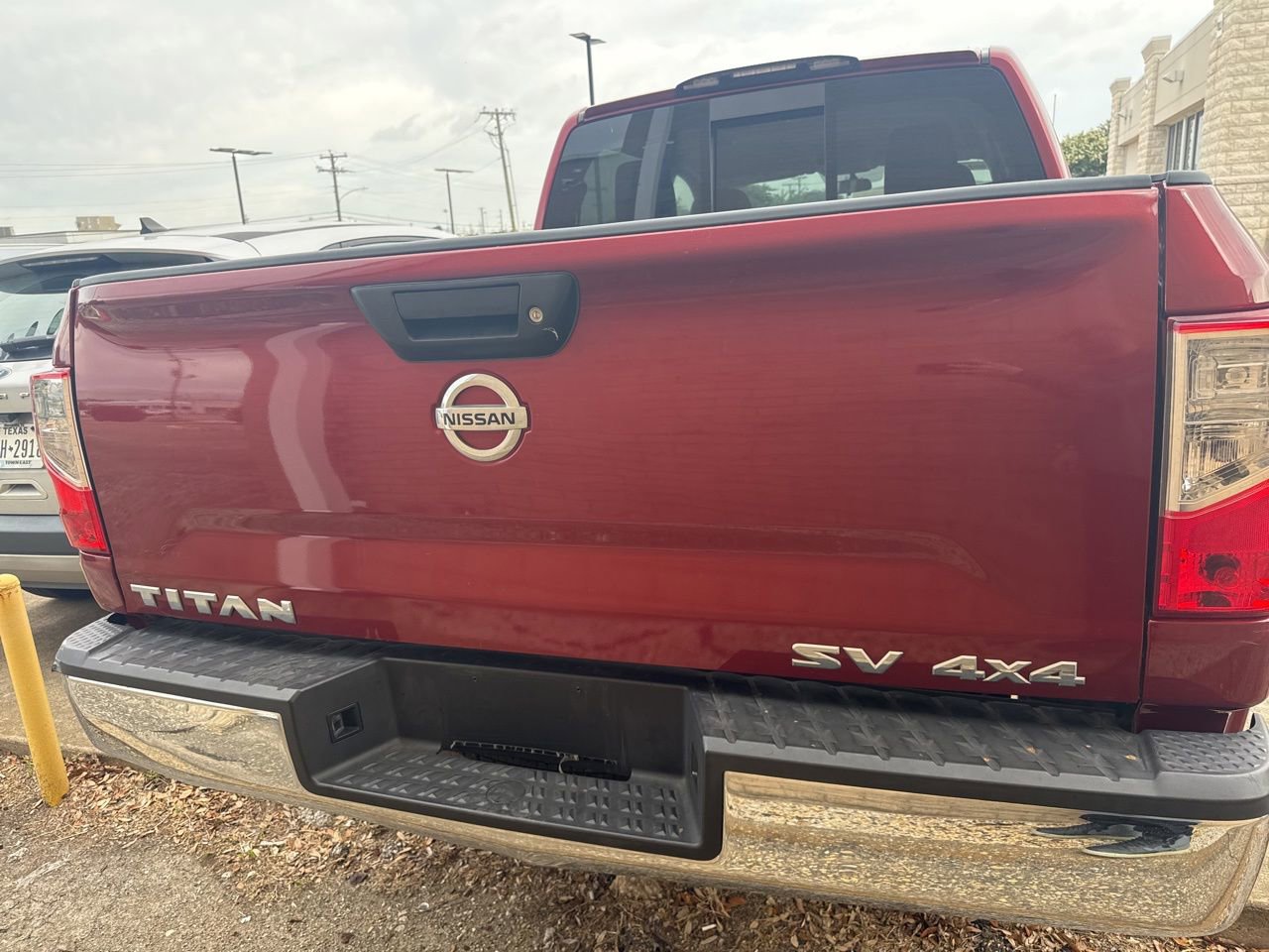 Used 2017 Nissan Titan SV AWD/4WD image 6