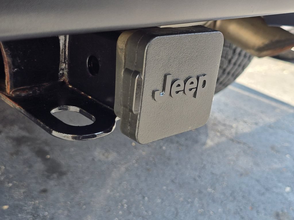 Used 2021 Jeep Wrangler Unlimited Sahara w/ Cold Weather Group AWD/4WD image 11