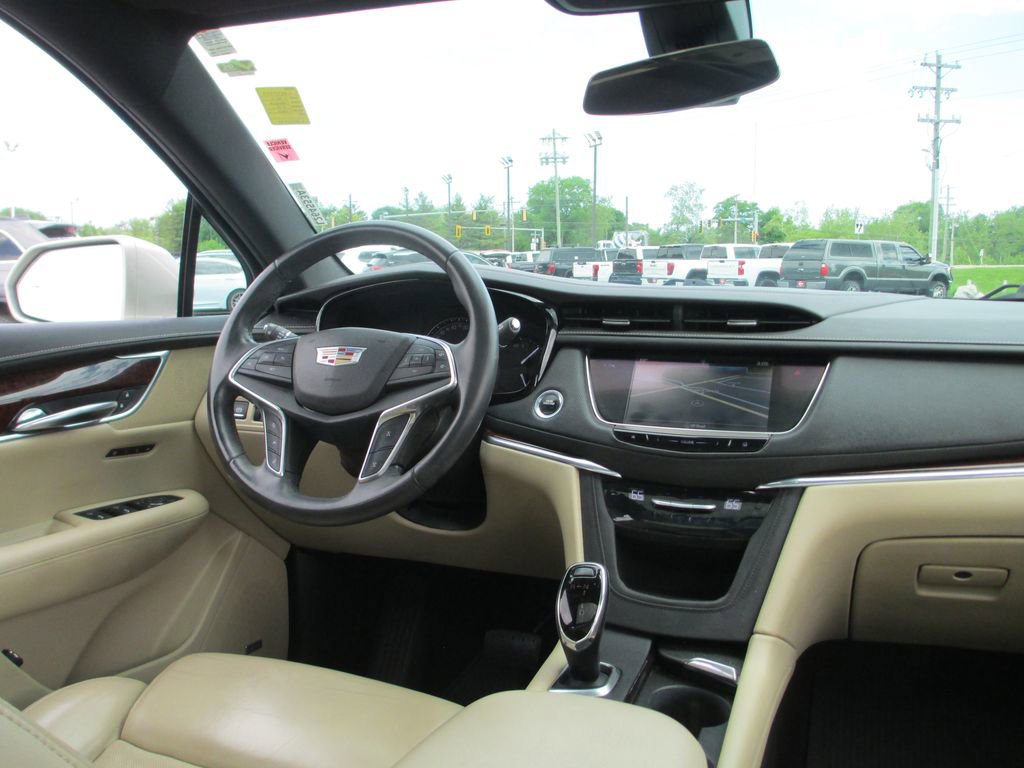 Used 2017 Cadillac XT5 Premium Luxury FWD image 25