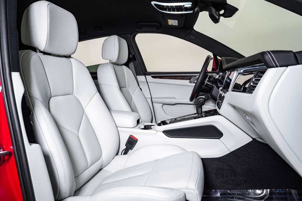 Certified 2026 Porsche Macan AWD/4WD image 15