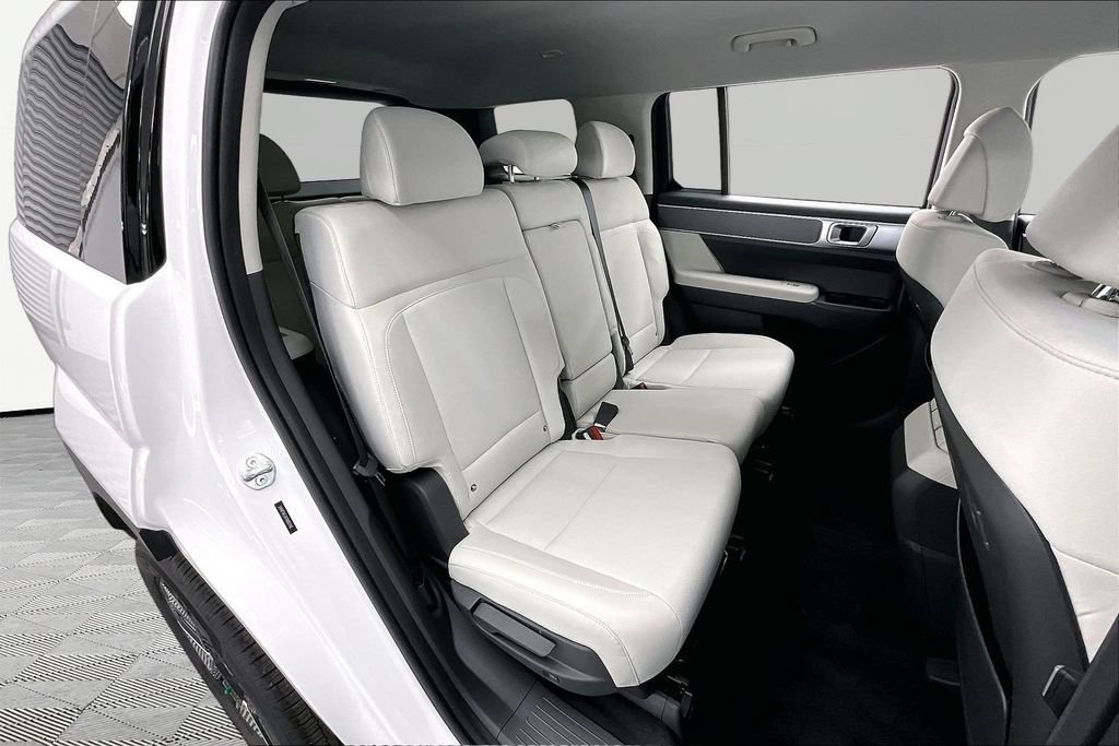 Used 2026 Hyundai Santa Fe SE FWD image 27