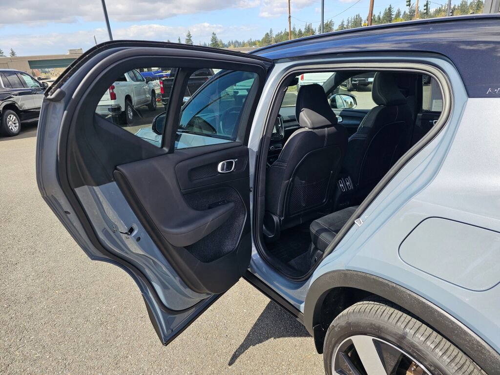 Used 2023 Volvo XC40 Recharge Ultimate image 21