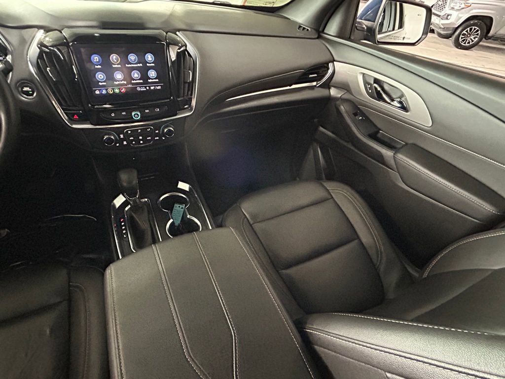 Used 2023 Chevrolet Traverse LT image 9