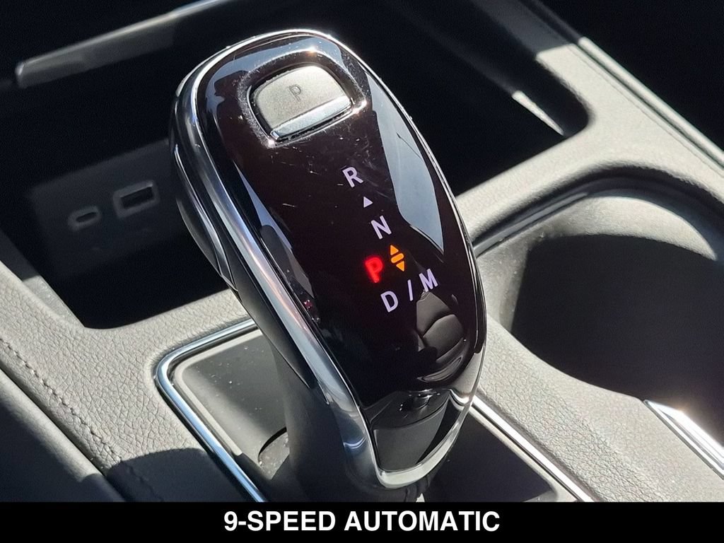 Used 2024 Cadillac XT4 Luxury w/ Cold Weather Package FWD image 8