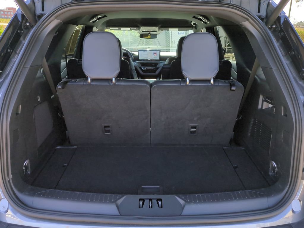 Used 2025 Ford Explorer ST image 13