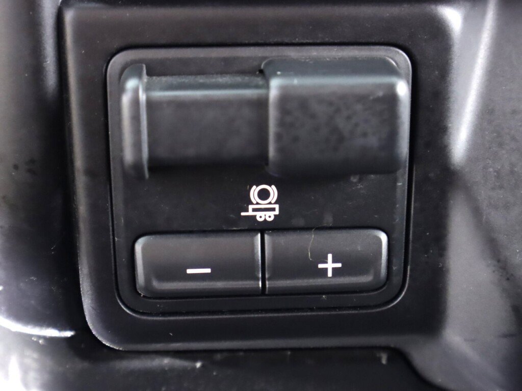 Used 2021 Chevrolet Silverado 1500 LT w/ Convenience Package II AWD/4WD image 29