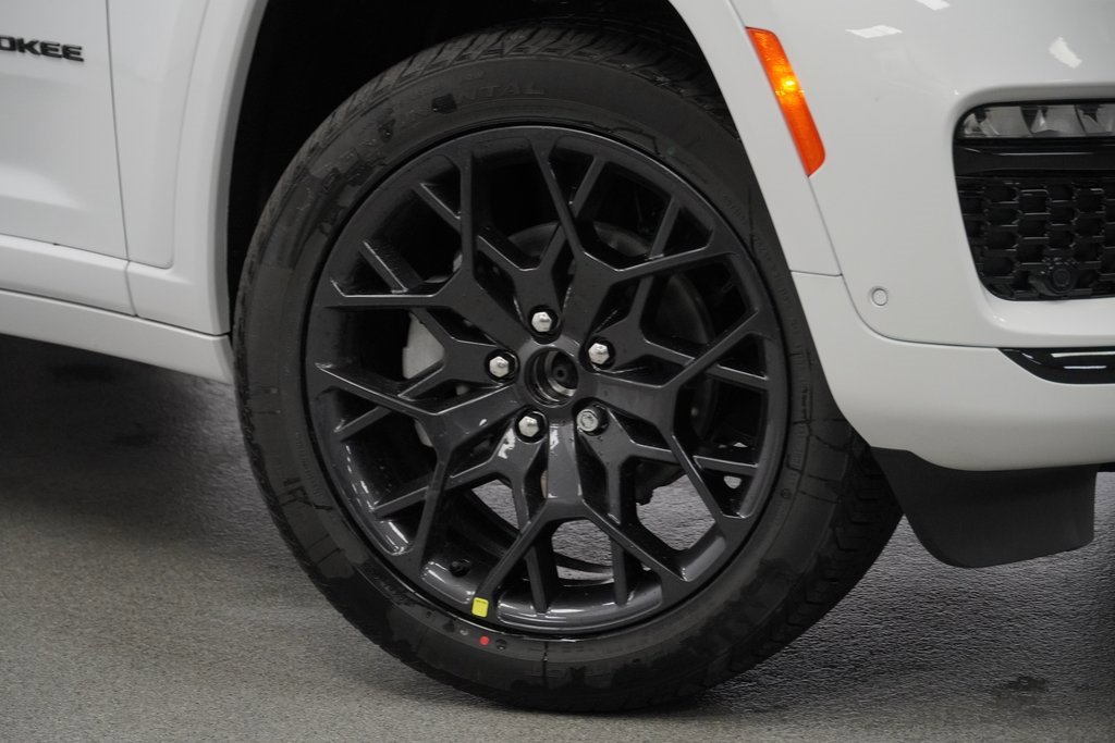 New 2025 Jeep Grand Cherokee Summit w/ Obsidian Package image 4