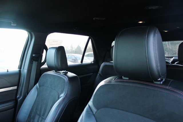 Used 2018 Ford Explorer XLT w/ Equipment Group 202A image 14