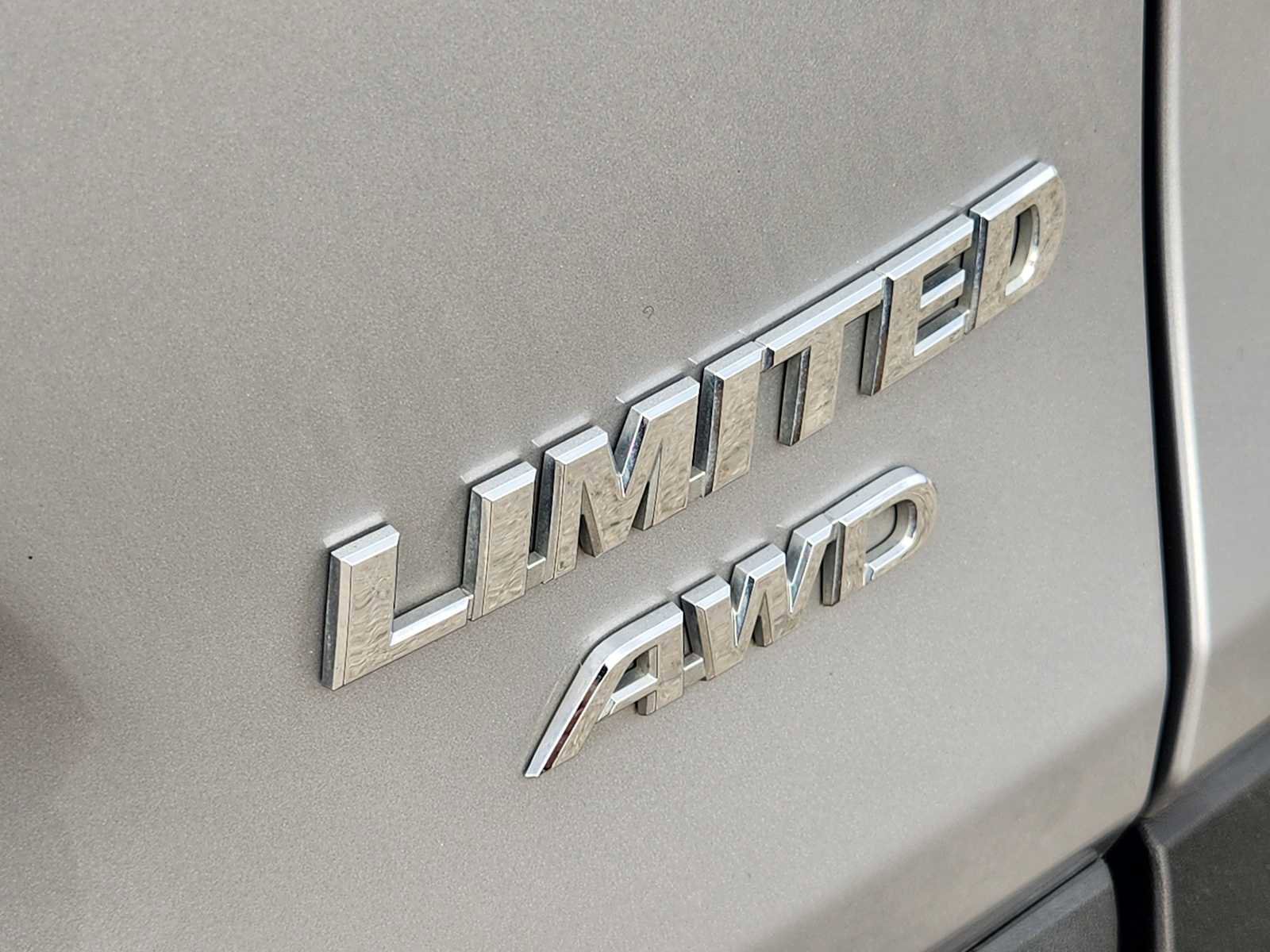 Used 2019 Toyota RAV4 Limited image 11