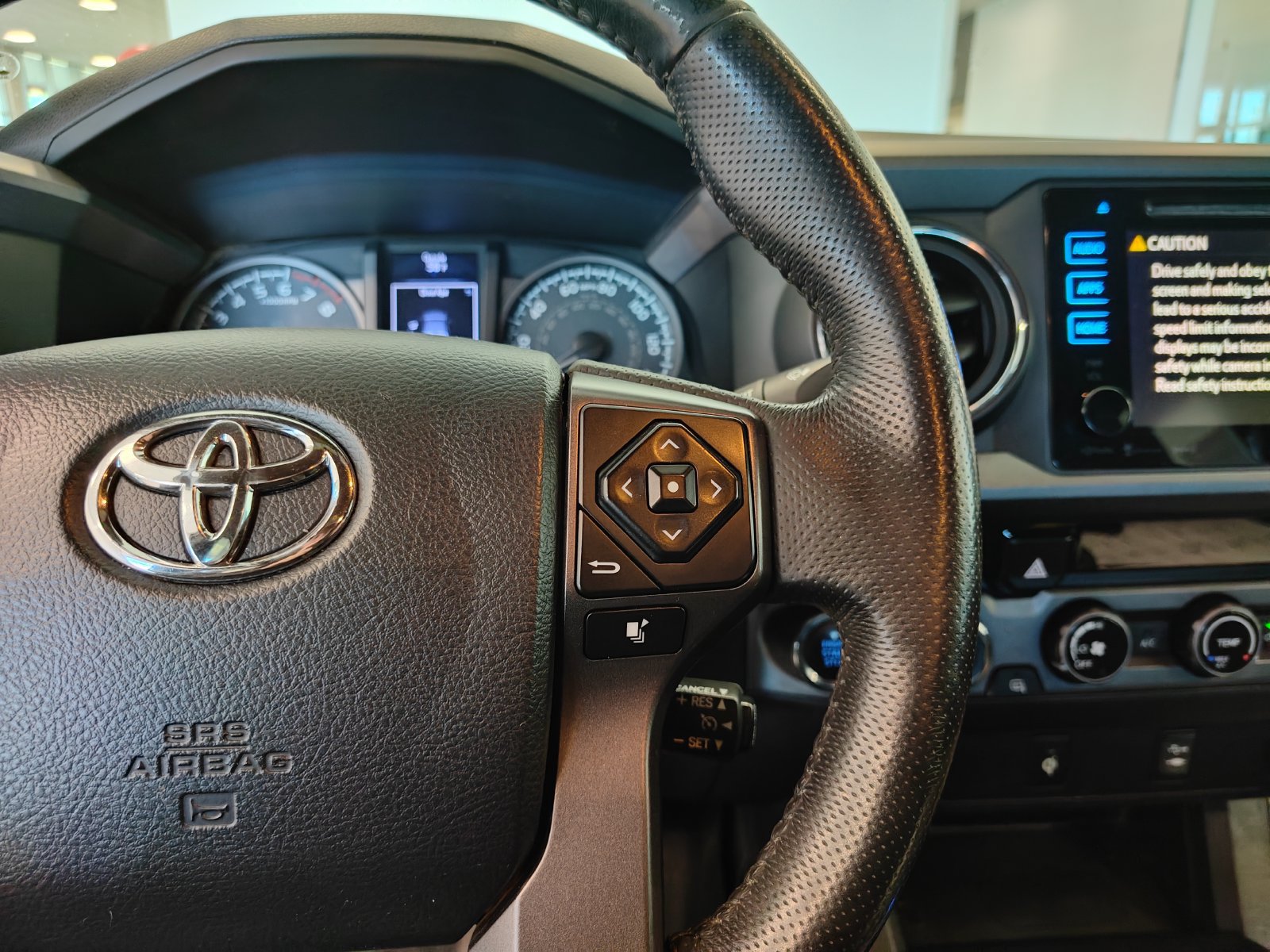 Used 2017 Toyota Tacoma TRD Sport w/ Exterior Package AWD/4WD image 13