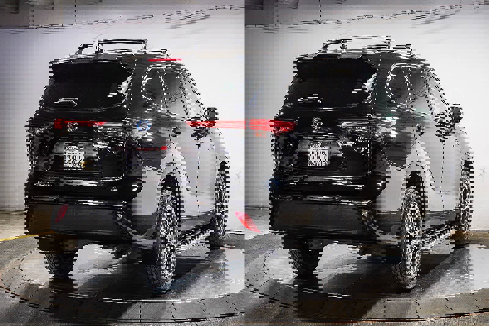 Used 2021 Toyota Highlander XLE image 4